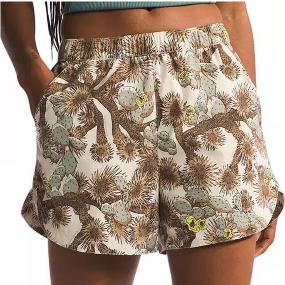 North Face Women's Ws Class V Pathfinder Shorts Cactus Print Shorts, M